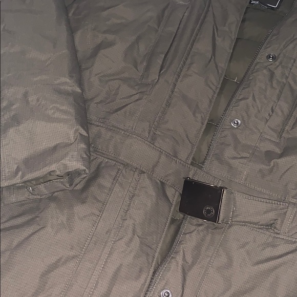 North Face Women’s Winter Coat - Picture 4 of 4